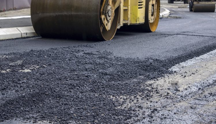 ठेक्का लागेको तीन वर्षपछि सडक कालोपत्र